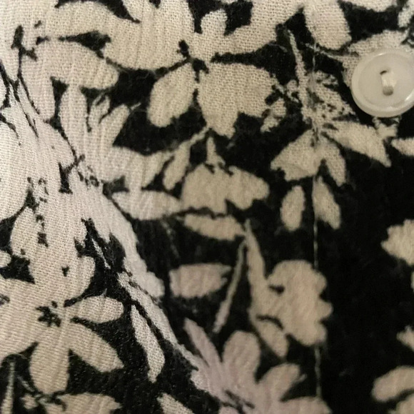 Black & White Floral Top - Picture 9 of 10